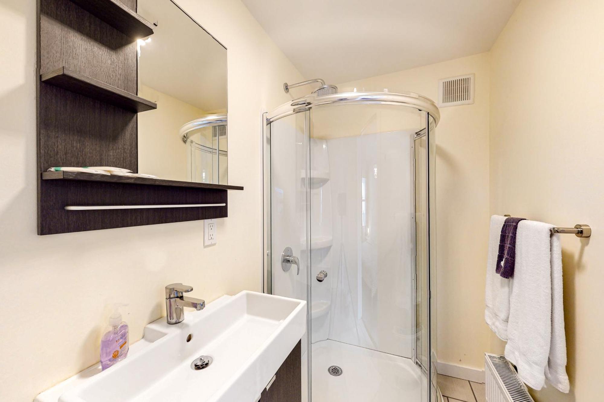 Pleasant Condos ลัดโลว์ ห้อง รูปภาพ